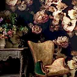 Koyu Arka Plan Üzerinde Pembe Beyaz Çiçek Desenli Duvar Kağıdı 5 DK1257