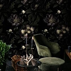 Moody Şakayık Çiçekleri ile Koyu Çiçek Noir Duvar Kağıdı