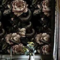 Çiçek ve Yılan Motifli Koyu Botanik Duvar Kağıdı