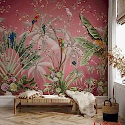 Tropikal Kuşlar ve Çiçekler Desenli Pembe Duvar Kağıdı